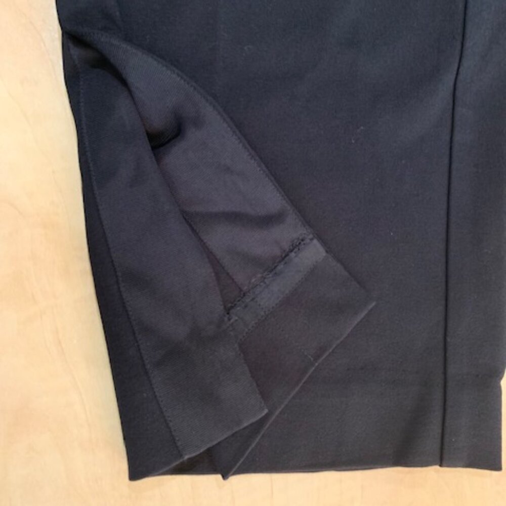 NWT Chico's Black Side Zip Capris Size 3.5 - Picture 5 of 7
